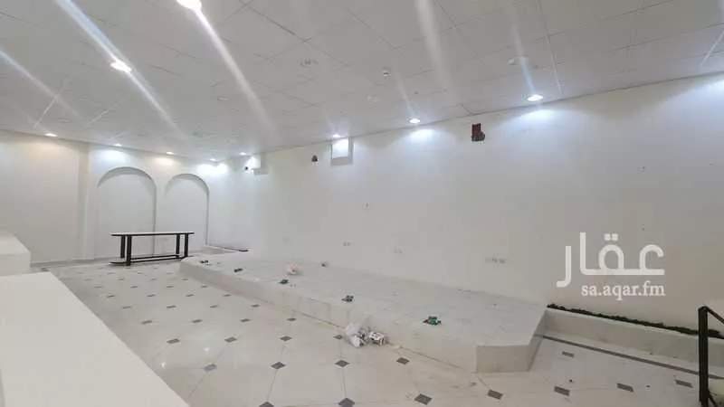 محل 500 م² في العريجاء الغربية 16