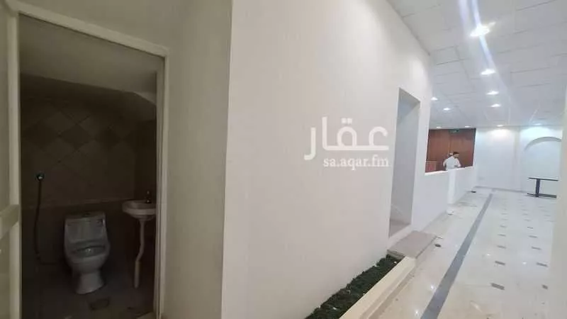 محل 500 م² في العريجاء الغربية 18