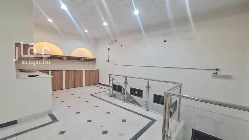 محل 500 م² في العريجاء الغربية 7