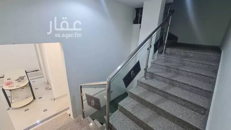 محل 500 م² في العريجاء الغربية 8