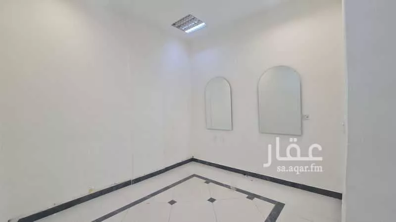 محل 500 م² في العريجاء الغربية 9
