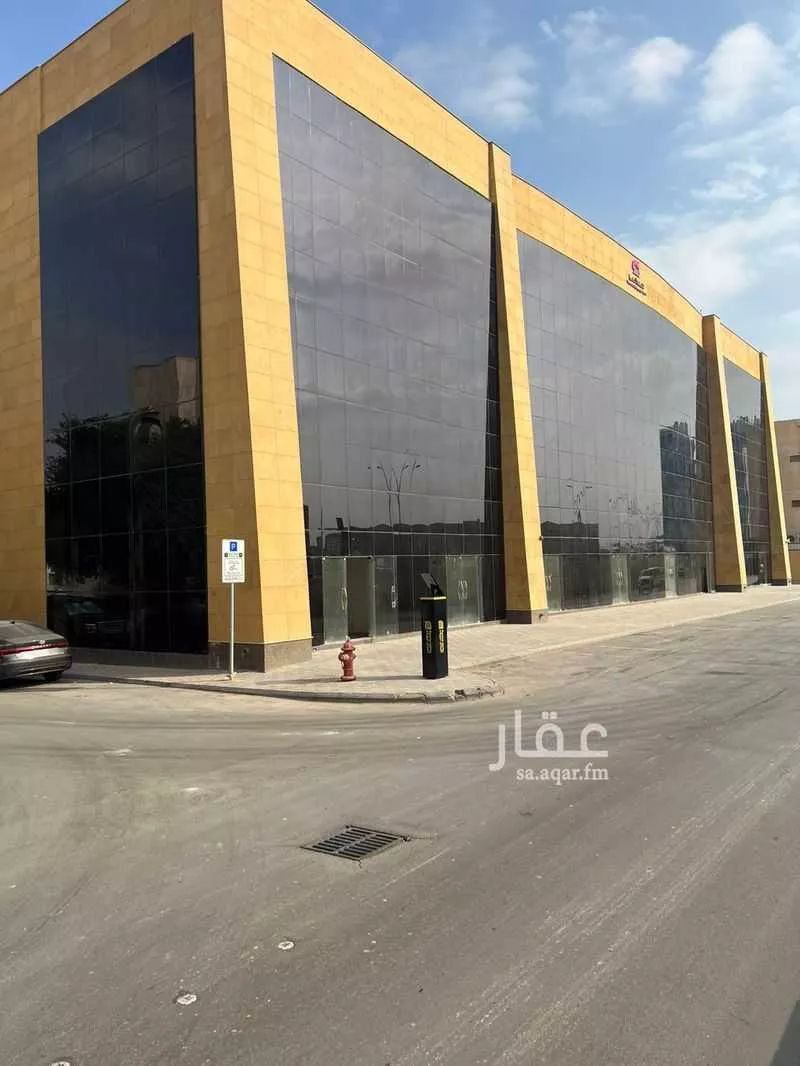 محل 210 م² في العليا 3