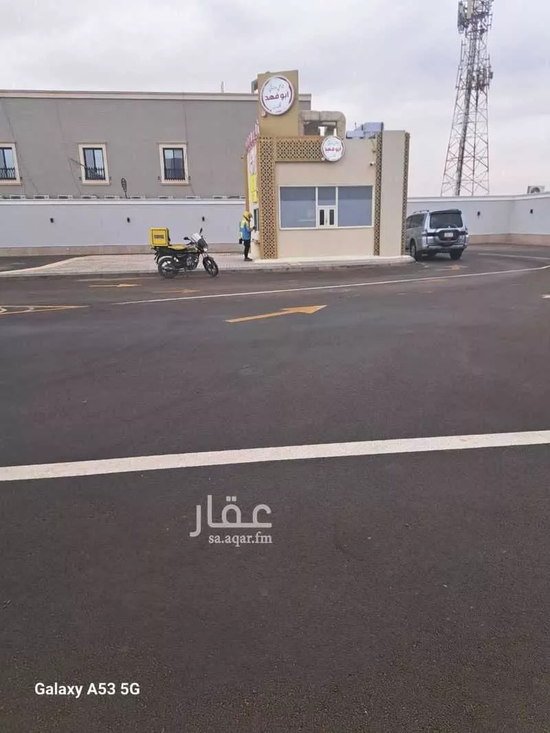 محل 1400 م² في الرمال 4