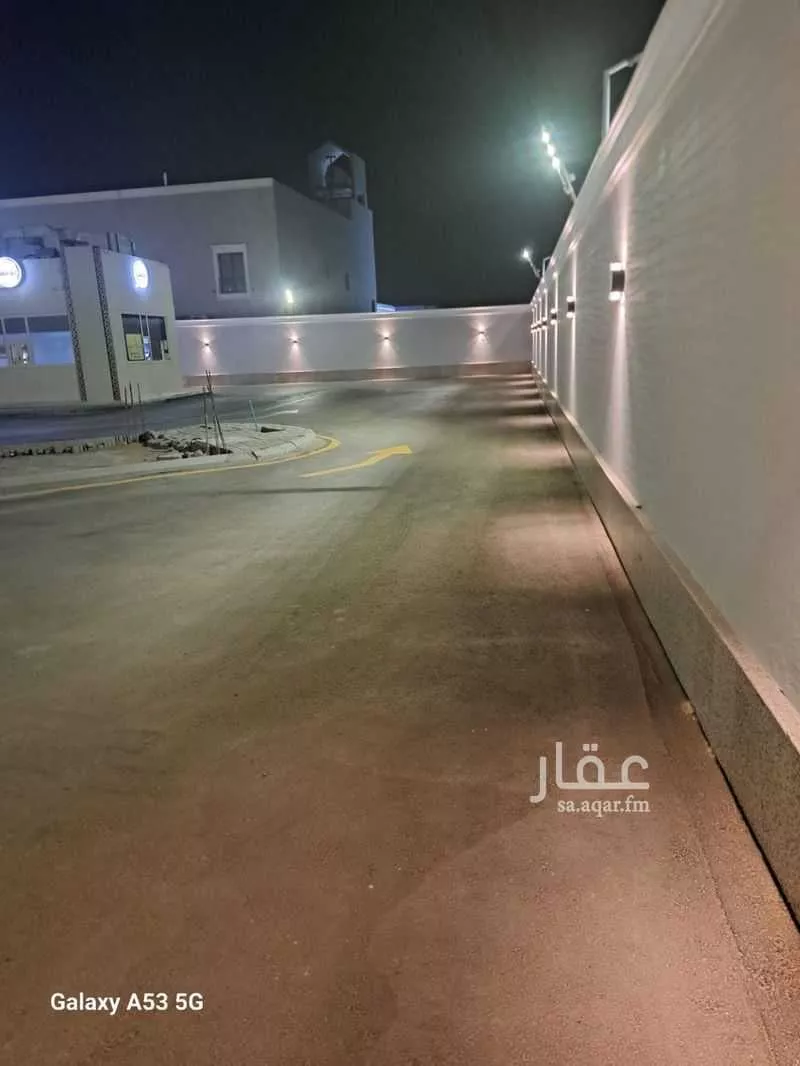 محل 1400 م² في الرمال 9