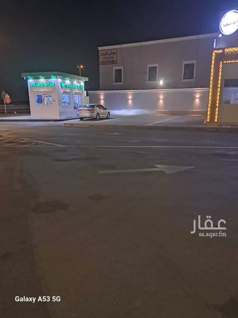 محل 1400 م² في الرمال 10