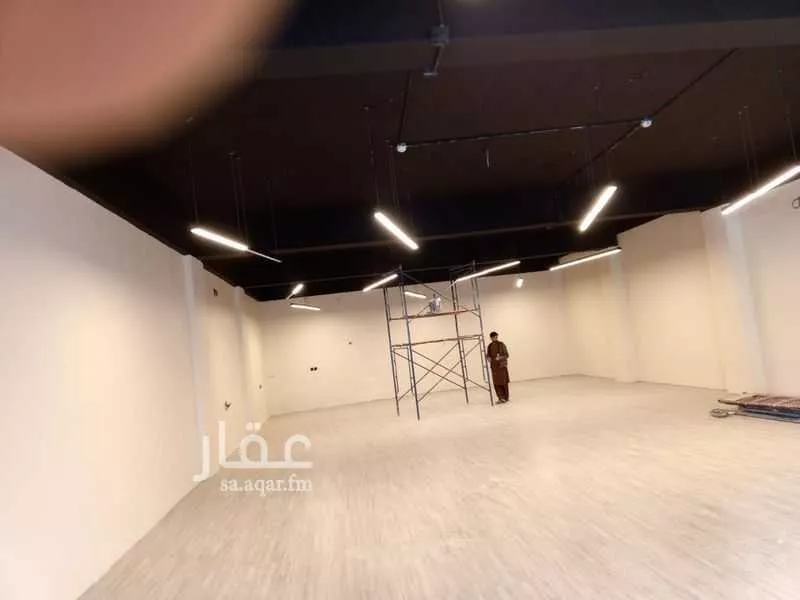 400 sqm shop in Manfuhah 12