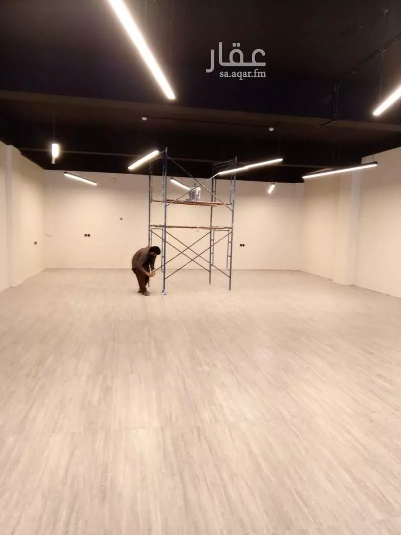 400 sqm shop in Manfuhah 8