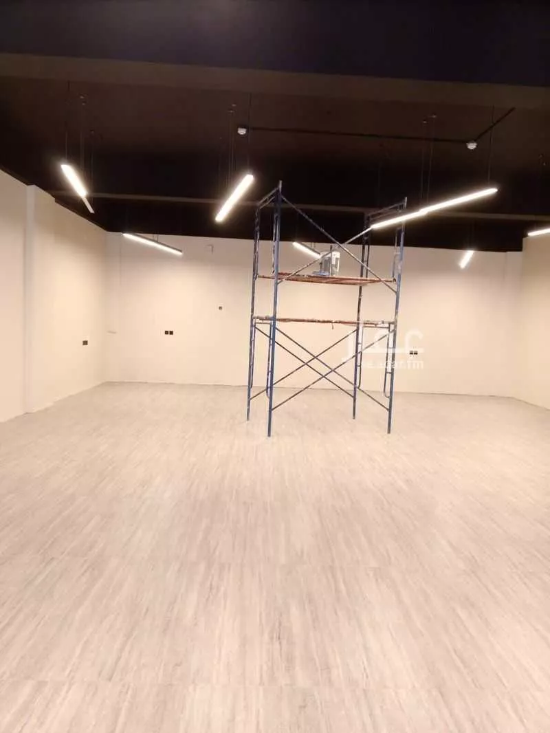 400 sqm shop in Manfuhah 10