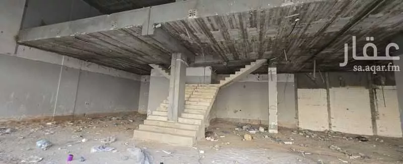محل 1000 م² في العريجاء الوسطى 8