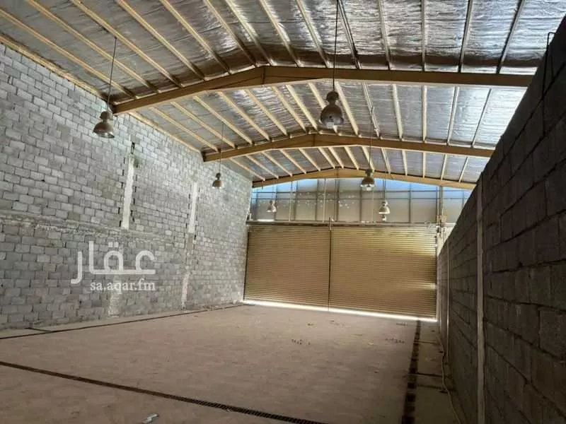 محل 875 م² في السعادة 3