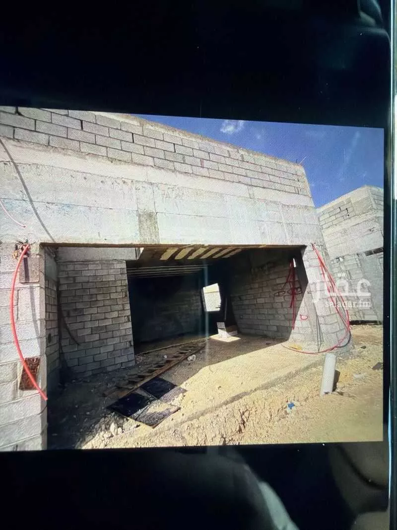 900 sqm shop in Laban 3