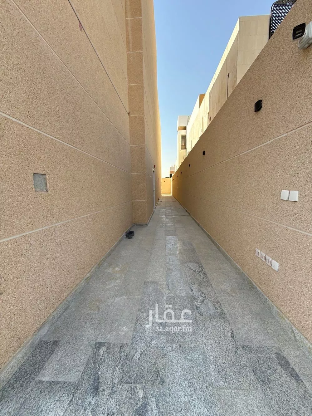 محل 850 م² في المروج 5