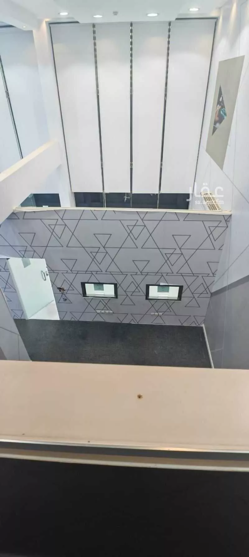 محل 870 م² في العارض 11