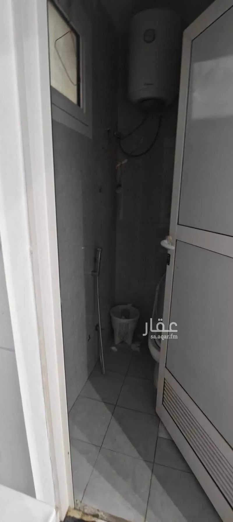 محل 870 م² في العارض 13