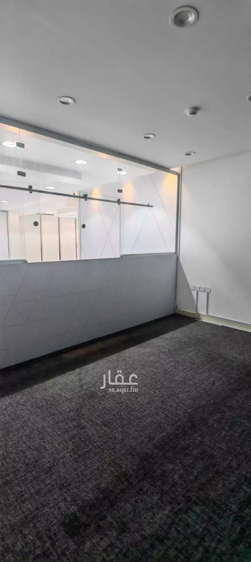 محل 870 م² في العارض 4