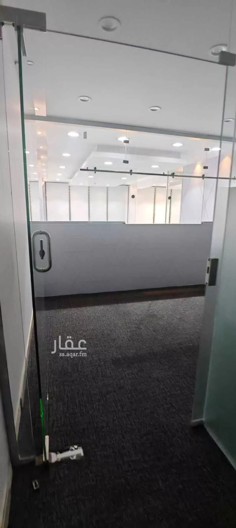 محل 870 م² في العارض 8