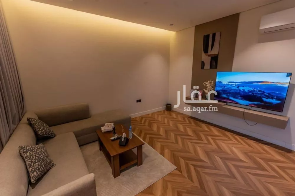 عمارة 1080 م² في العارض 8