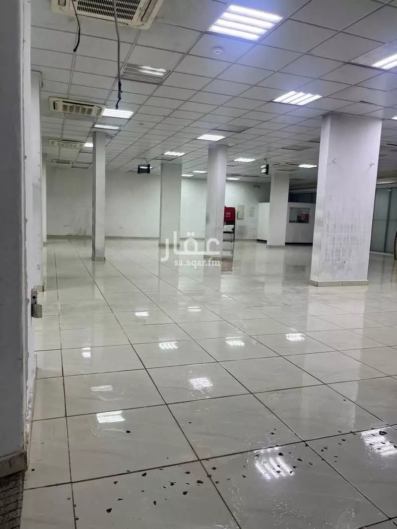 750 sqm shop in King Faisal 3