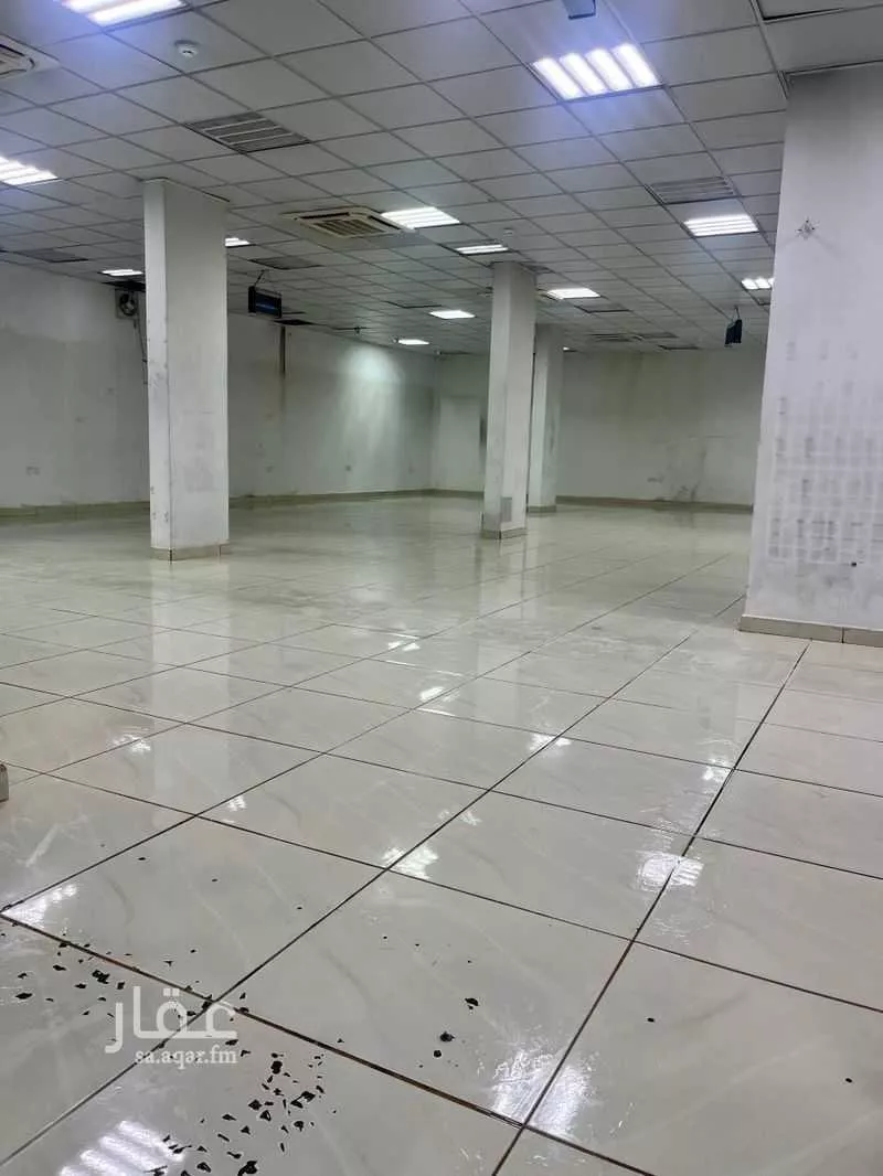 750 sqm shop in King Faisal 4