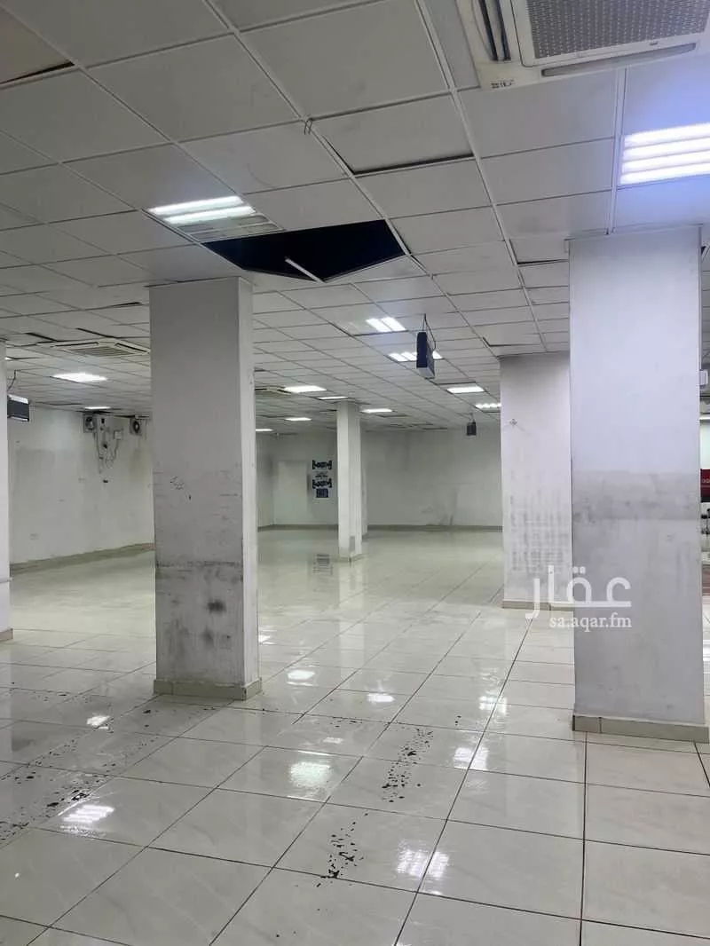 750 sqm shop in King Faisal 6