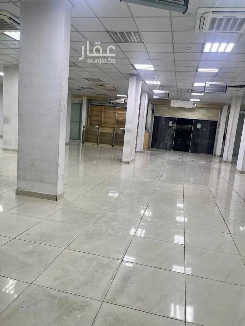 750 sqm shop in King Faisal 7