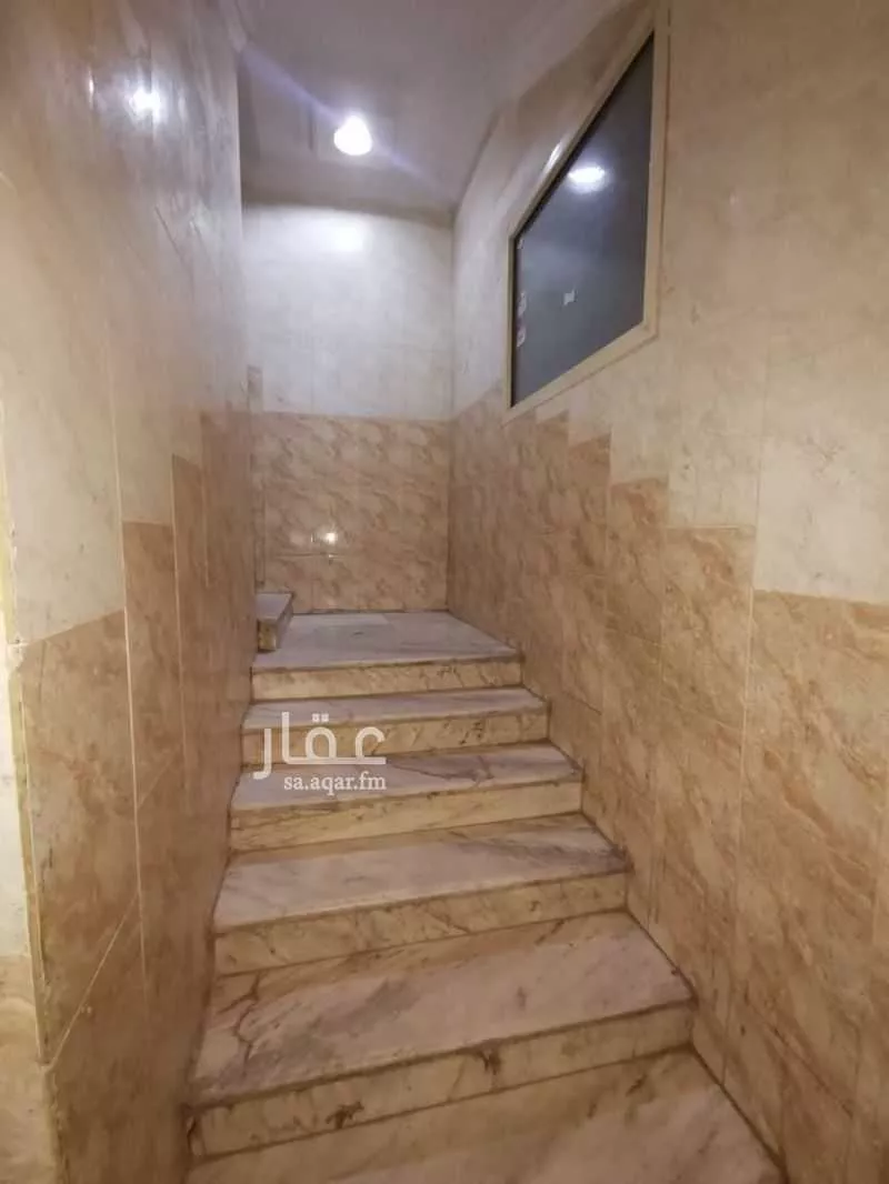 عمارة 475 م² في العقيق 6