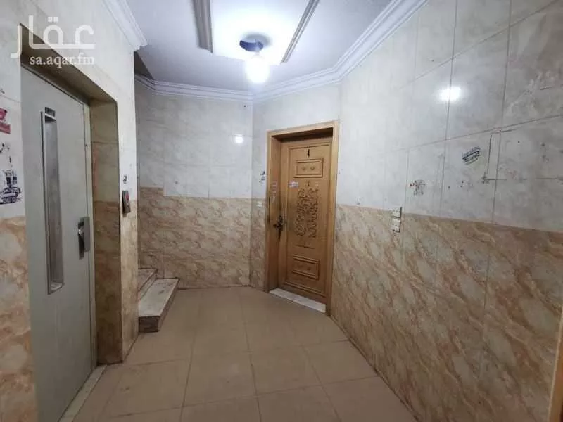 عمارة 475 م² في العقيق 8