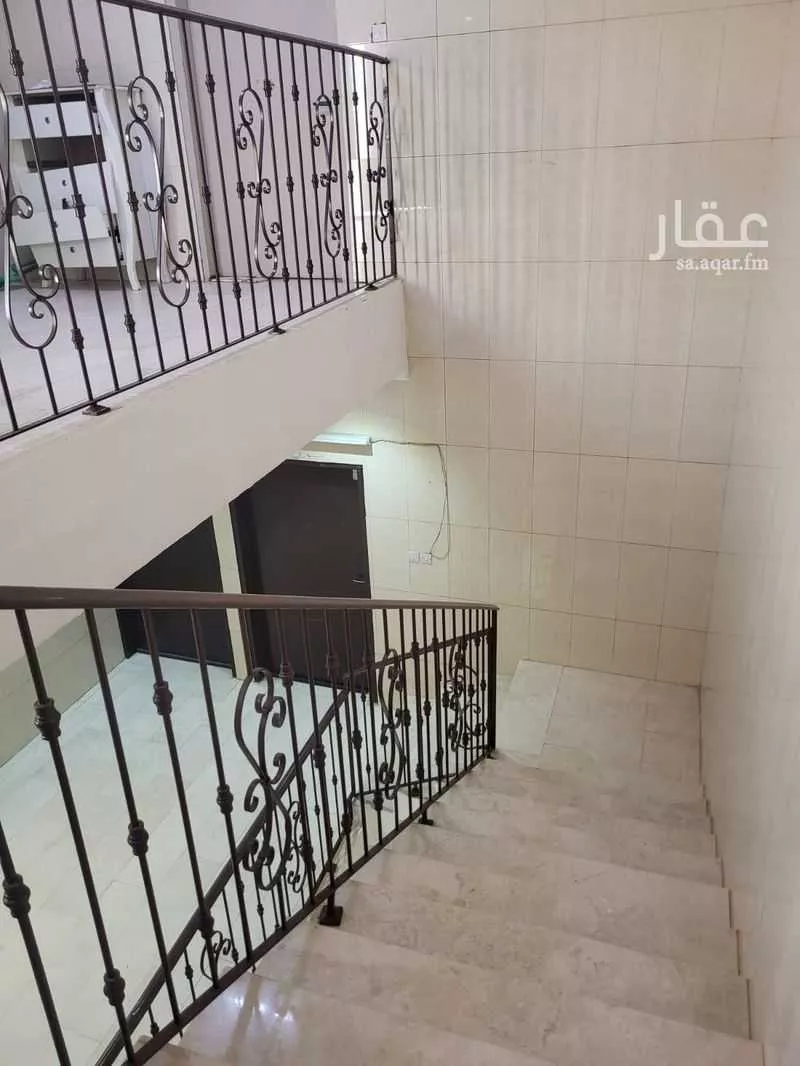 810 sqm building in Al Aziziyah 14