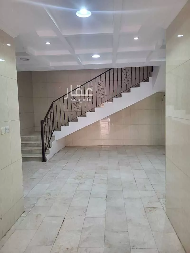 810 sqm building in Al Aziziyah 6