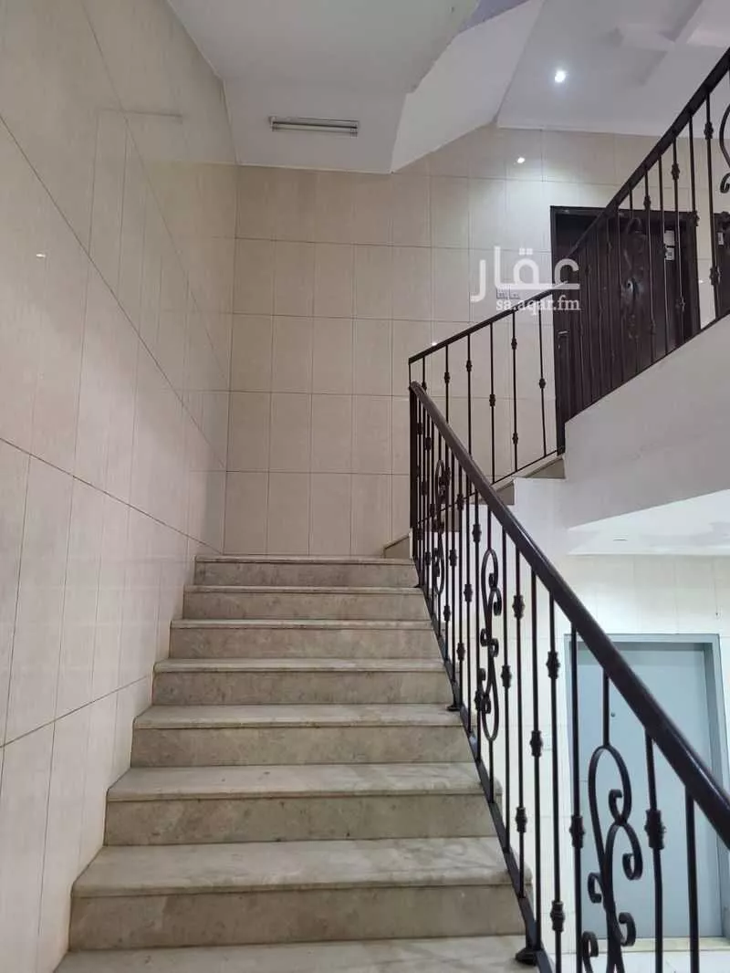 810 sqm building in Al Aziziyah 7