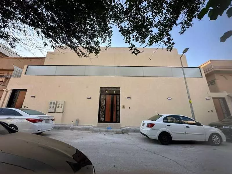 425 sqm building in Al Safa 5