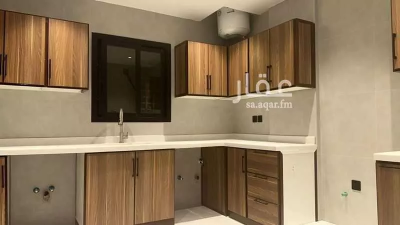 425 sqm building in Al Safa 7