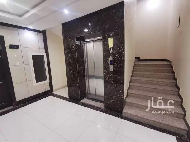 عمارة 637 م² في العقيق 7