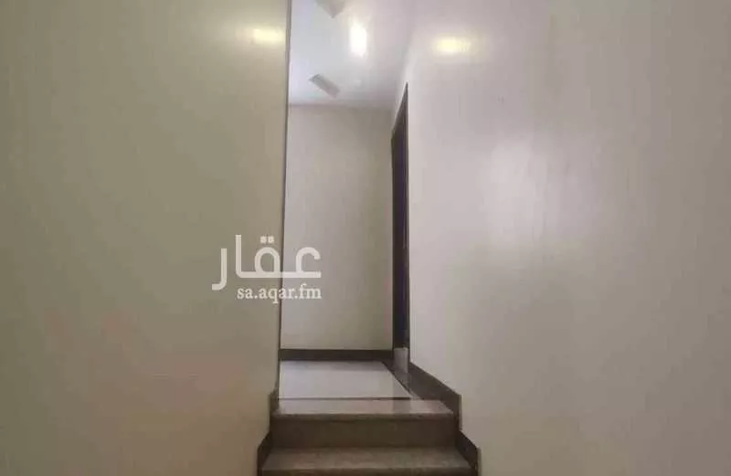 عمارة 637 م² في العقيق 9