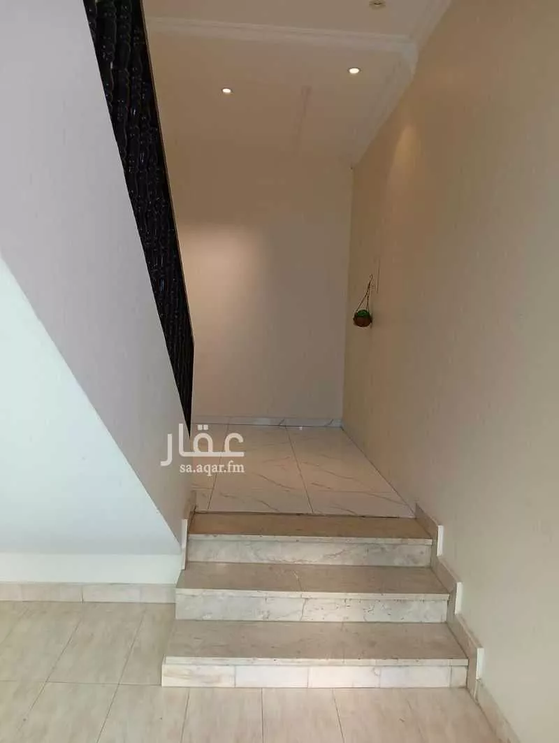 825 sqm building in Al Hamra 5
