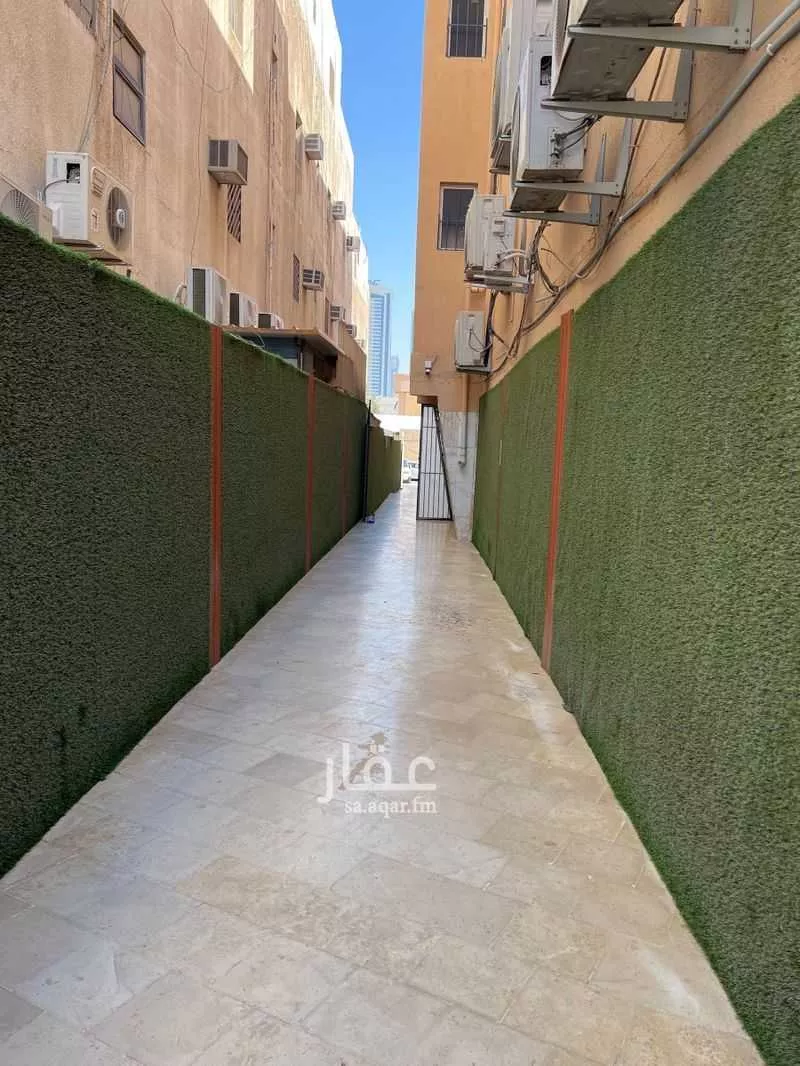 1107 sqm building in Al Olaya 4