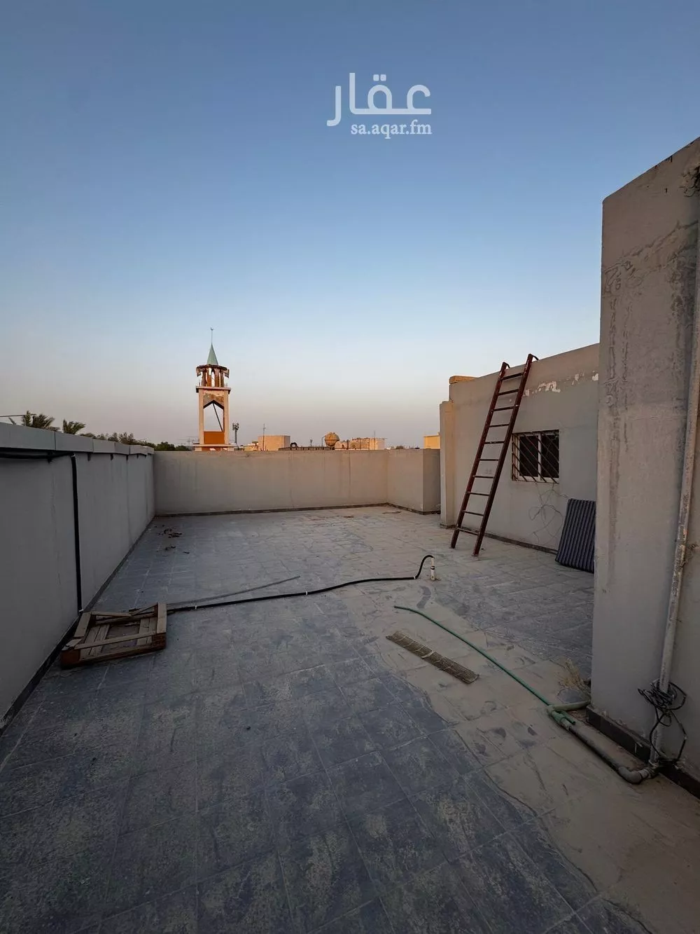 عمارة 483 م² في الملز 17