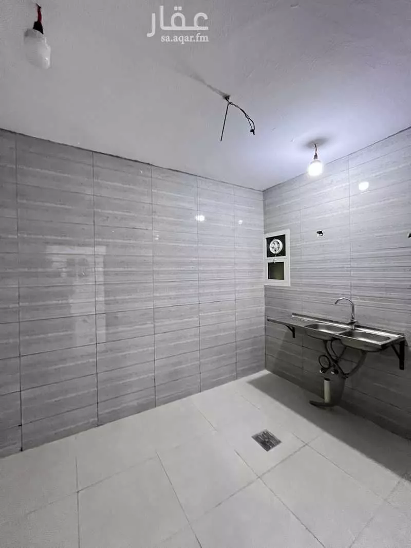 239 sqm building in Manfuhah Al Jadidah 2