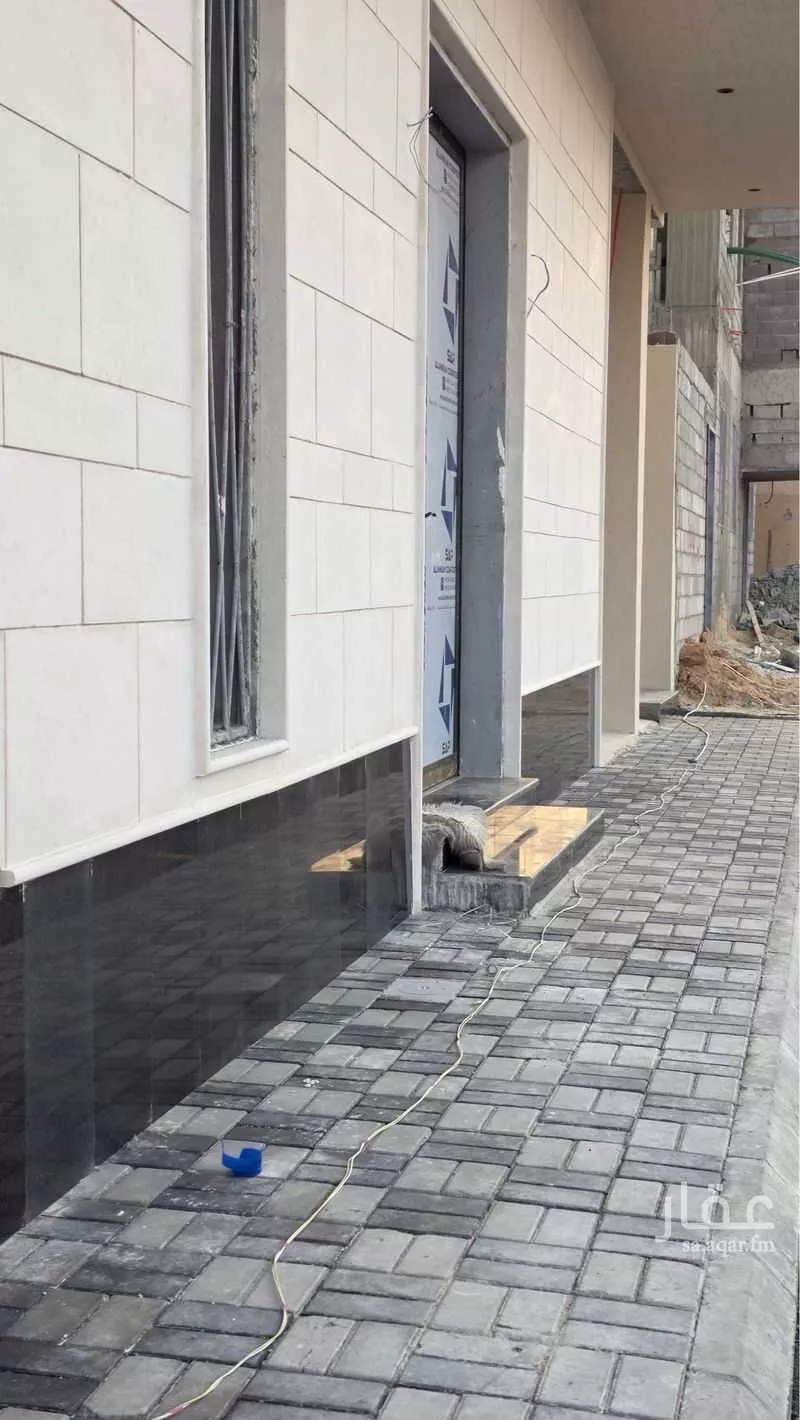 400 sqm building in Dhahrat Laban 4