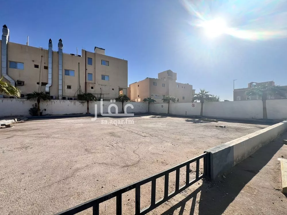 land in Dhahrat Laban, Riyadh 7
