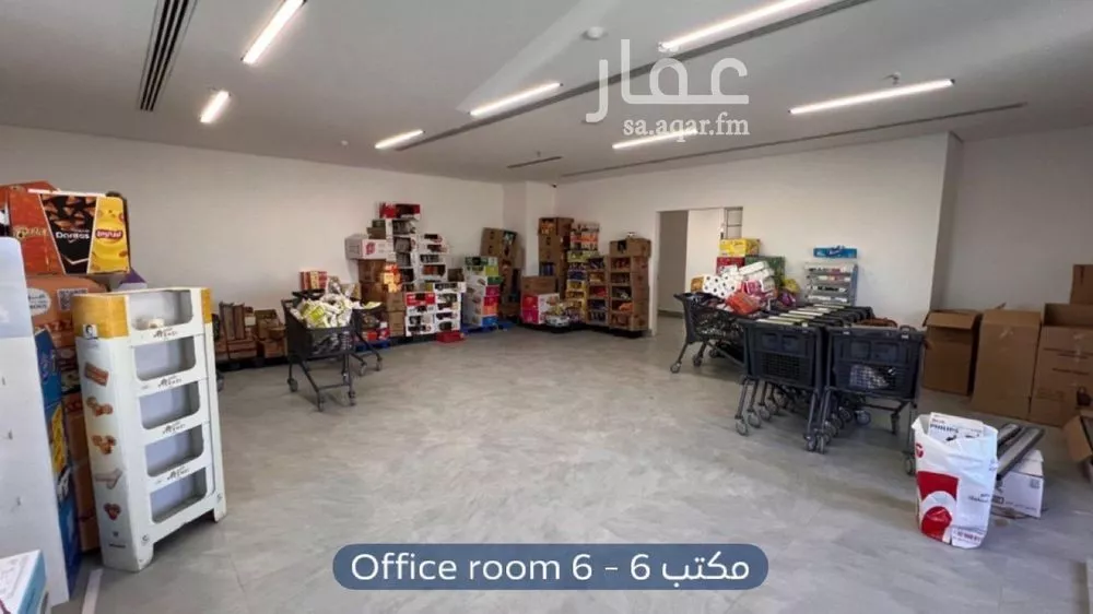 مكتب 290 م² في العارض 18