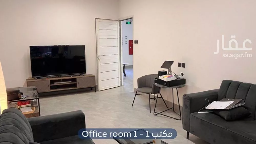 مكتب 290 م² في العارض 6