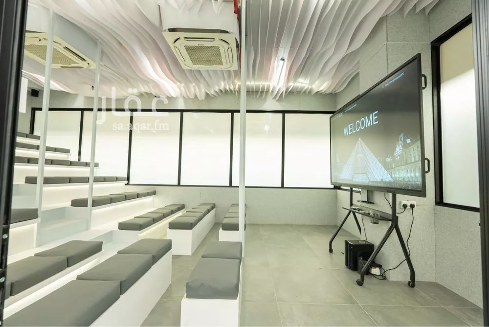 9000 sqm office in As Suwaidi 6