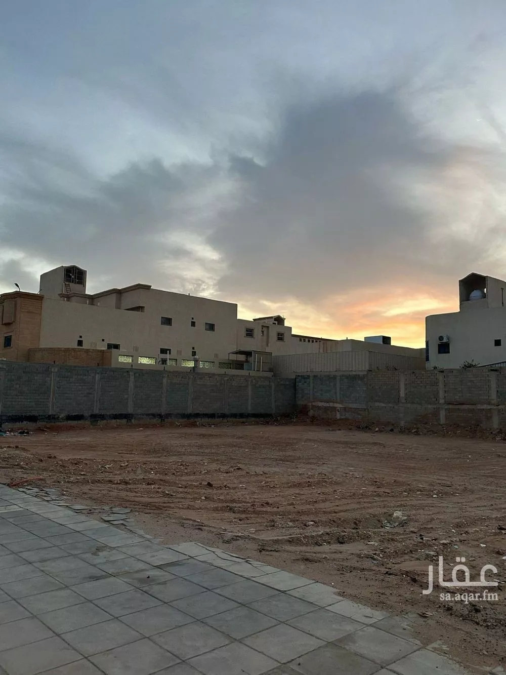 1100 sqm land in Al Janadriyah 5