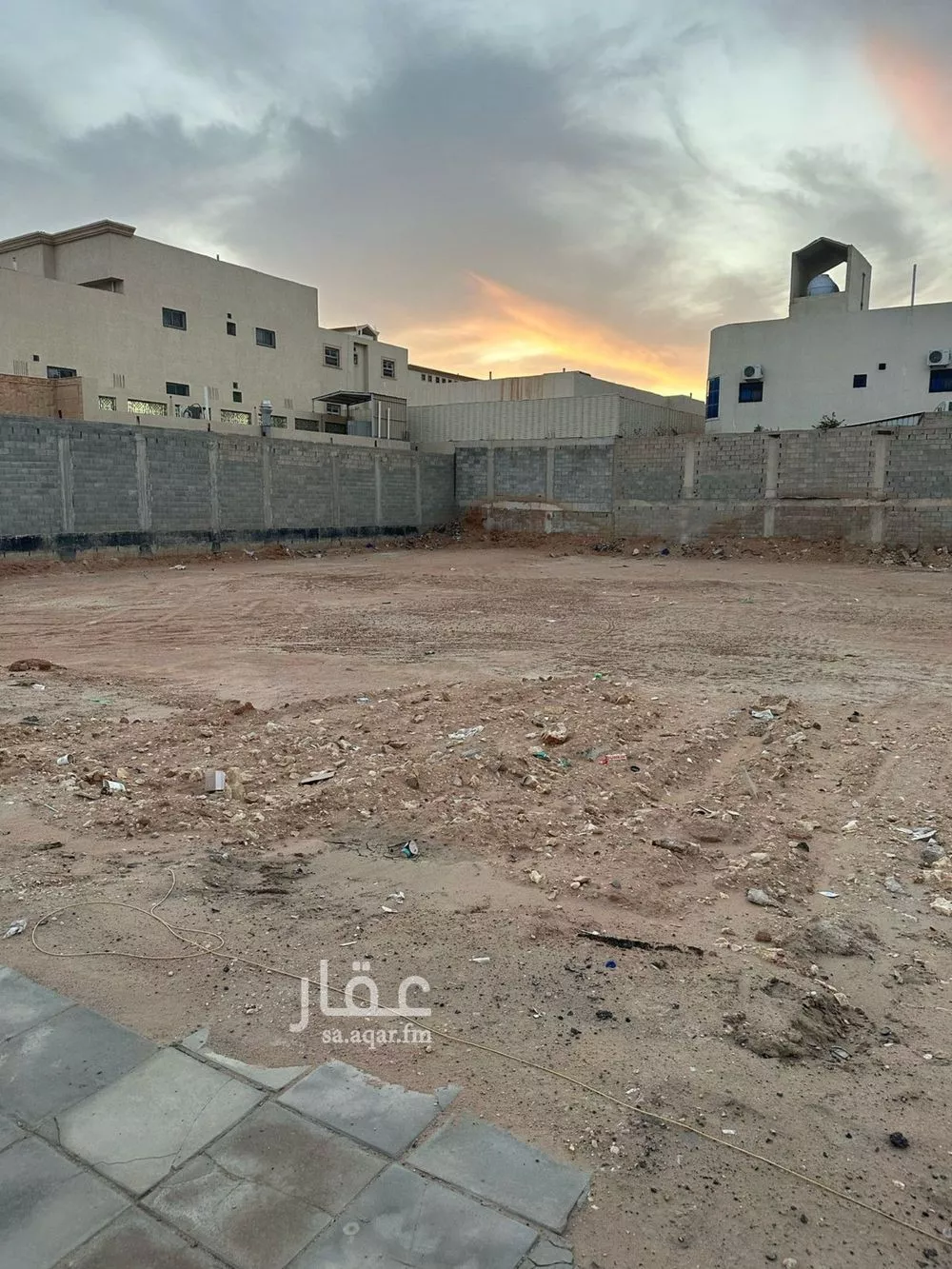 1100 sqm land in Al Janadriyah 8