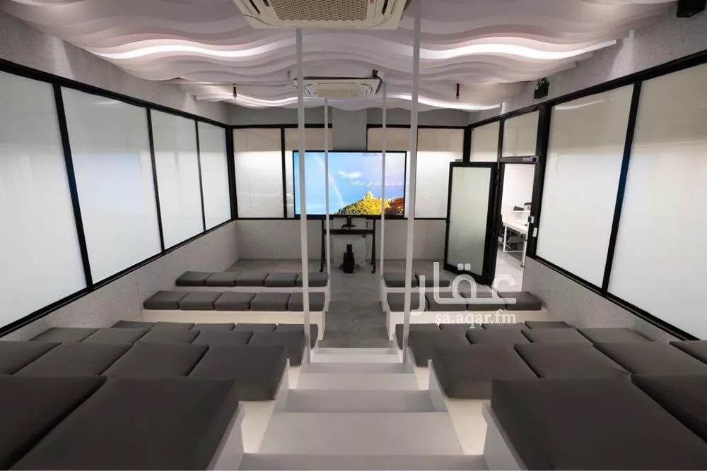 9000 sqm office in As Suwaidi 7