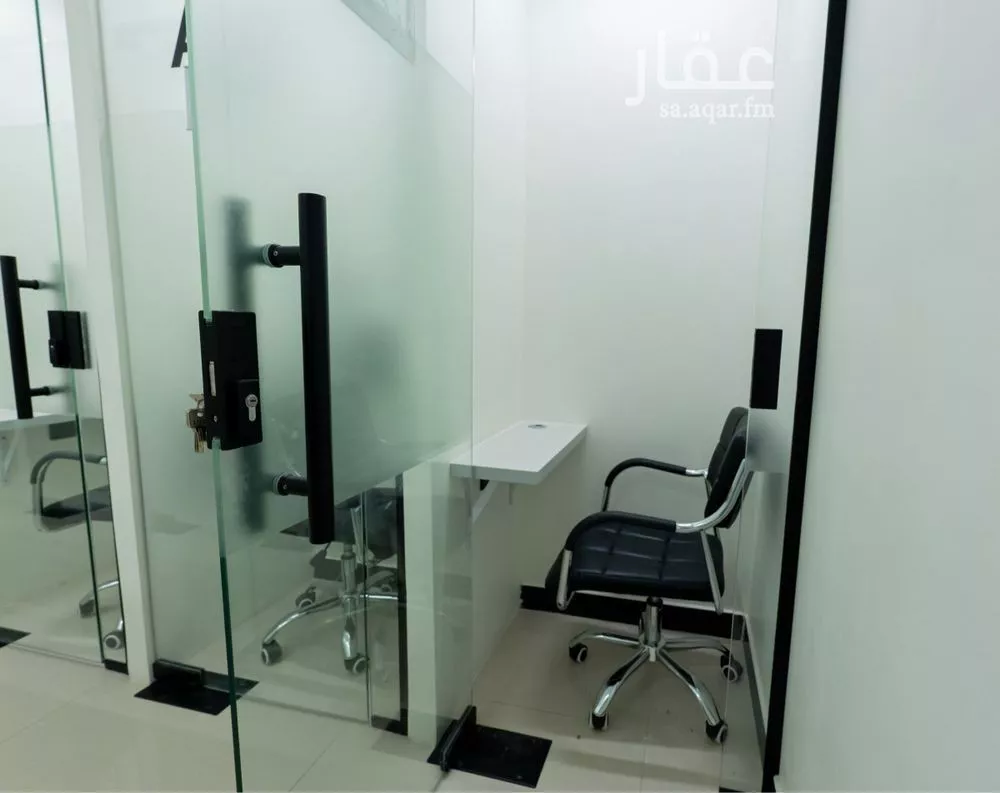 884 sqm office in Al Aridh 8