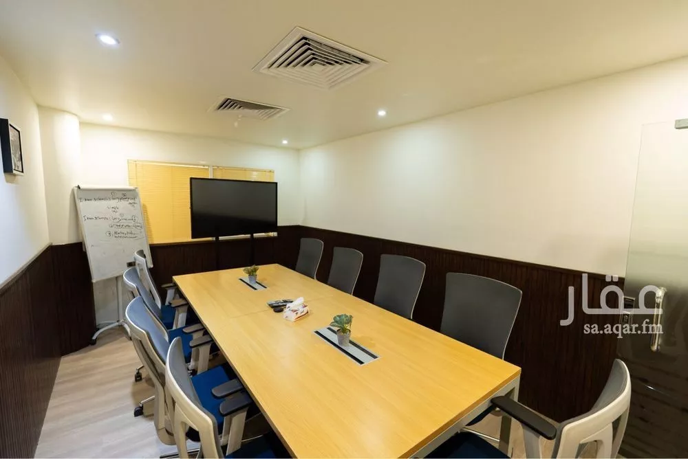 884 sqm office in Al Aridh 10