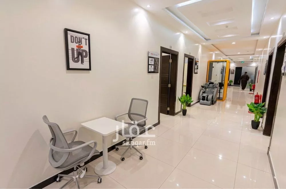 884 sqm office in Al Aridh 4
