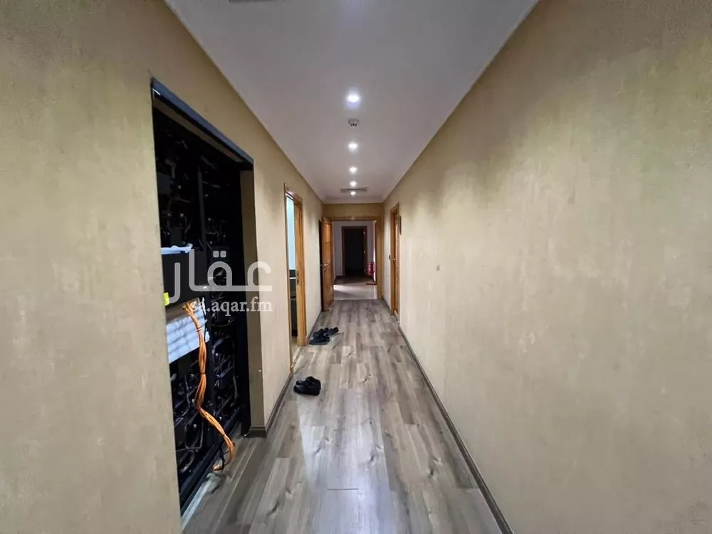 910 sqm office in Al Olaya 12